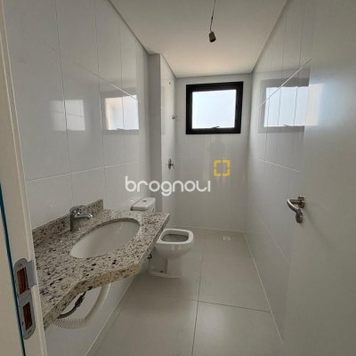 Apartamento com 86m², 2 quartos (sendo 1 suíte), 2 garagens, no bairro Barreiros em São José