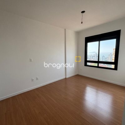 Apartamento com 86m², 2 quartos (sendo 1 suíte), 2 garagens, no bairro Barreiros em São José