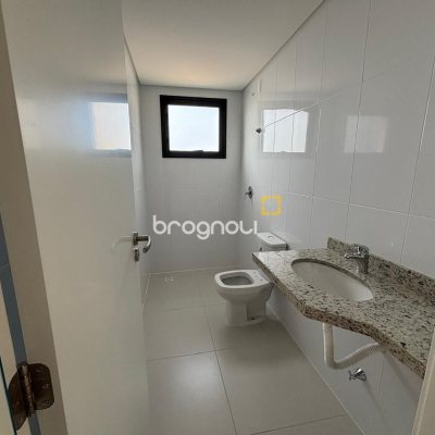 Apartamento com 86m², 2 quartos (sendo 1 suíte), 2 garagens, no bairro Barreiros em São José