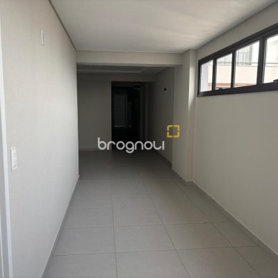 Apartamento com 86m², 2 quartos (sendo 1 suíte), 2 garagens, no bairro Barreiros em São José