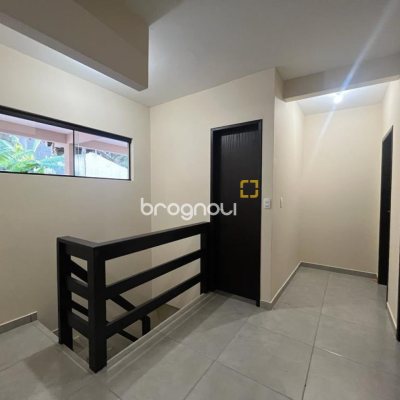 Casa com 200m², 4 quartos (sendo 1 suíte), 2 garagens, no bairro Pântano do Sul em Florianópolis