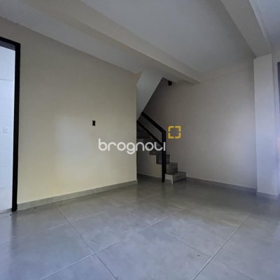 Casa com 200m², 4 quartos (sendo 1 suíte), 2 garagens, no bairro Pântano do Sul em Florianópolis