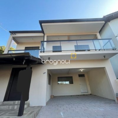 Casa com 200m², 4 quartos (sendo 1 suíte), 2 garagens, no bairro Pântano do Sul em Florianópolis