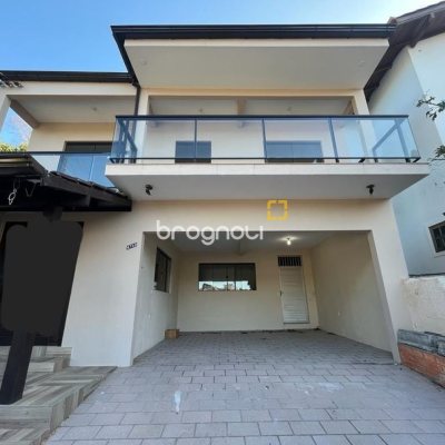 Casa com 200m², 4 quartos (sendo 1 suíte), 2 garagens, no bairro Pântano do Sul em Florianópolis
