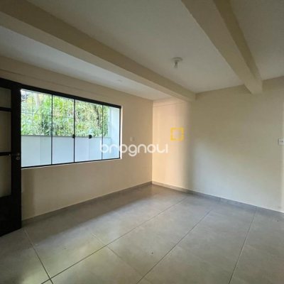 Casa com 200m², 4 quartos (sendo 1 suíte), 2 garagens, no bairro Pântano do Sul em Florianópolis