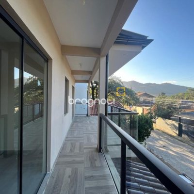 Casa com 200m², 4 quartos (sendo 1 suíte), 2 garagens, no bairro Pântano do Sul em Florianópolis