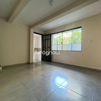 Casa com 200m², 4 quartos (sendo 1 suíte), 2 garagens, no bairro Pântano do Sul em Florianópolis