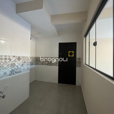 Casa com 200m², 4 quartos (sendo 1 suíte), 2 garagens, no bairro Pântano do Sul em Florianópolis