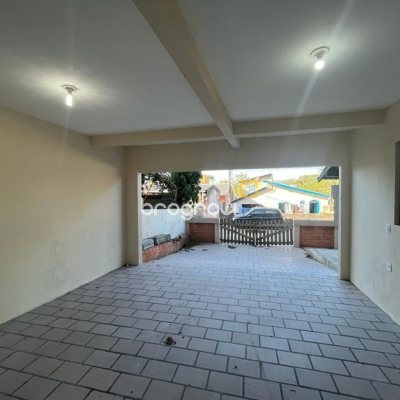 Casa com 200m², 4 quartos (sendo 1 suíte), 2 garagens, no bairro Pântano do Sul em Florianópolis