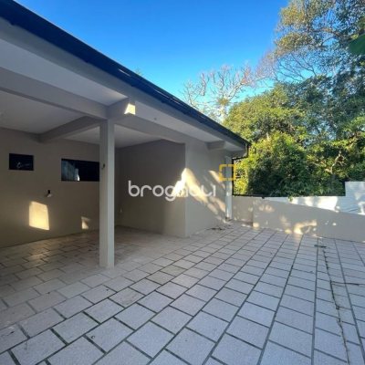 Casa com 200m², 4 quartos (sendo 1 suíte), 2 garagens, no bairro Pântano do Sul em Florianópolis