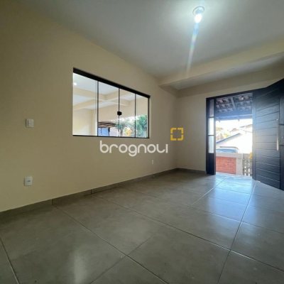 Casa com 200m², 4 quartos (sendo 1 suíte), 2 garagens, no bairro Pântano do Sul em Florianópolis