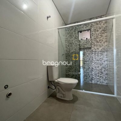 Casa com 200m², 4 quartos (sendo 1 suíte), 2 garagens, no bairro Pântano do Sul em Florianópolis