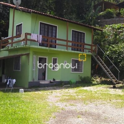 Casa com 137m², 5 quartos (sendo 1 suíte), 4 garagens, no bairro Forquilhinha em São José