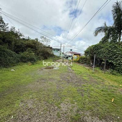 Casa com 137m², 5 quartos (sendo 1 suíte), 4 garagens, no bairro Forquilhinha em São José