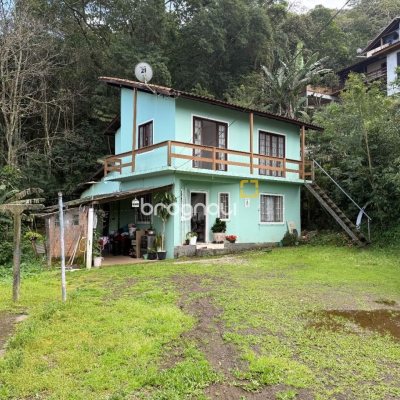 Casa com 137m², 5 quartos (sendo 1 suíte), 4 garagens, no bairro Forquilhinha em São José