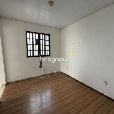 Casa com 137m², 5 quartos (sendo 1 suíte), 4 garagens, no bairro Forquilhinha em São José