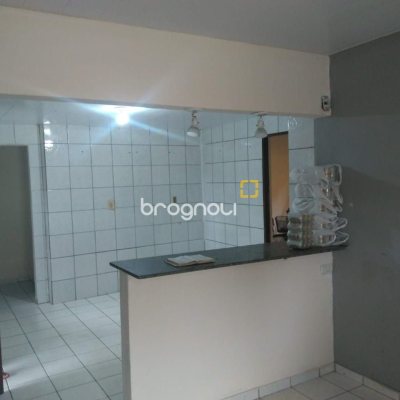 Casa com 137m², 5 quartos (sendo 1 suíte), 4 garagens, no bairro Forquilhinha em São José