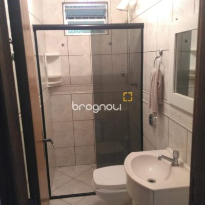 Casa com 137m², 5 quartos (sendo 1 suíte), 4 garagens, no bairro Forquilhinha em São José
