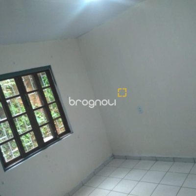 Casa com 137m², 5 quartos (sendo 1 suíte), 4 garagens, no bairro Forquilhinha em São José