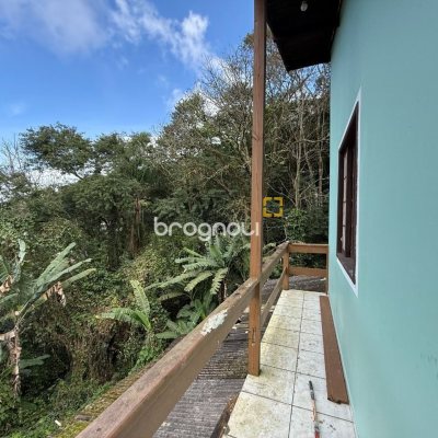 Casa com 137m², 5 quartos (sendo 1 suíte), 4 garagens, no bairro Forquilhinha em São José