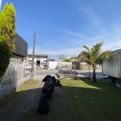 Casa com 136m², 3 quartos, 2 garagens, no bairro Jardim Eldorado em Palhoça