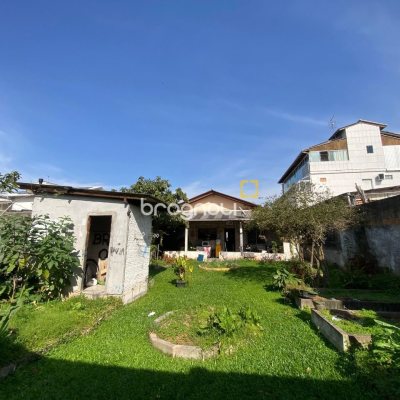 Casa com 136m², 3 quartos, 2 garagens, no bairro Jardim Eldorado em Palhoça