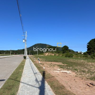 Terreno com 385m², no bairro São João do Rio Vermelho em Florianópolis