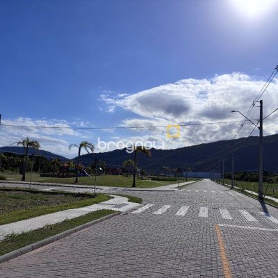 Terreno com 385m², no bairro São João do Rio Vermelho em Florianópolis