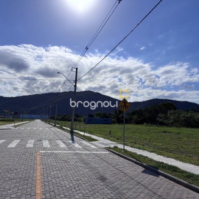 Terreno com 385m², no bairro São João do Rio Vermelho em Florianópolis