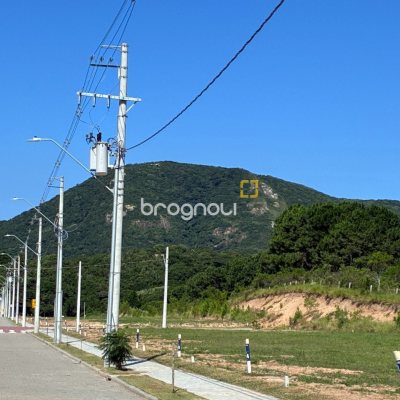 Terreno com 385m², no bairro São João do Rio Vermelho em Florianópolis