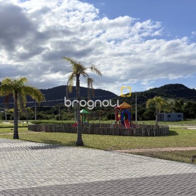 Terreno com 385m², no bairro São João do Rio Vermelho em Florianópolis