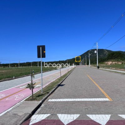 Terreno com 385m², no bairro São João do Rio Vermelho em Florianópolis