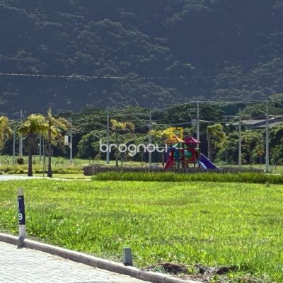 Terreno com 385m², no bairro São João do Rio Vermelho em Florianópolis