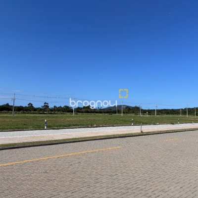 Terreno com 385m², no bairro São João do Rio Vermelho em Florianópolis