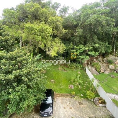 Apartamento com 111m², 3 quartos (sendo 1 suíte), 2 garagens, no bairro Jurerê em Florianópolis