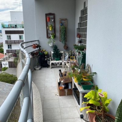 Apartamento com 111m², 3 quartos (sendo 1 suíte), 2 garagens, no bairro Jurerê em Florianópolis