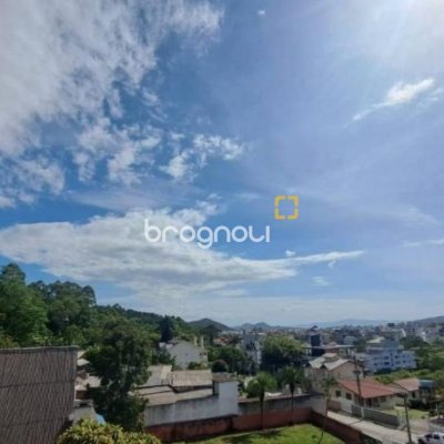 Apartamento com 111m², 3 quartos (sendo 1 suíte), 2 garagens, no bairro Jurerê em Florianópolis