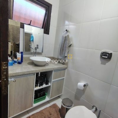 Casa com 148m², 3 quartos (sendo 1 suíte), 2 garagens, no bairro Cachoeira do Bom Jesus em Florianópolis