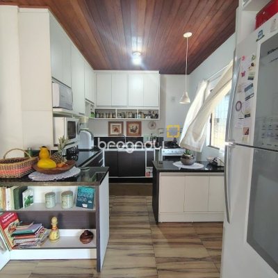 Casa com 148m², 3 quartos (sendo 1 suíte), 2 garagens, no bairro Cachoeira do Bom Jesus em Florianópolis