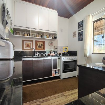 Casa com 148m², 3 quartos (sendo 1 suíte), 2 garagens, no bairro Cachoeira do Bom Jesus em Florianópolis