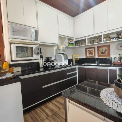 Casa com 148m², 3 quartos (sendo 1 suíte), 2 garagens, no bairro Cachoeira do Bom Jesus em Florianópolis