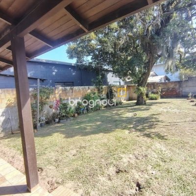 Casa com 148m², 3 quartos (sendo 1 suíte), 2 garagens, no bairro Cachoeira do Bom Jesus em Florianópolis