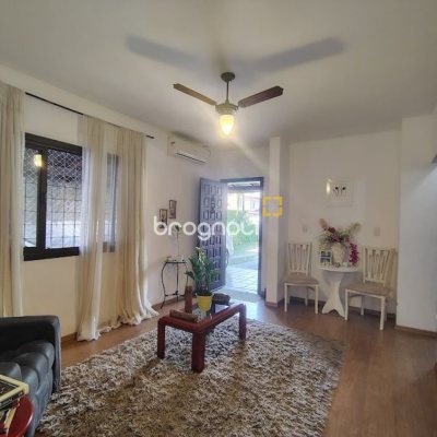 Casa com 148m², 3 quartos (sendo 1 suíte), 2 garagens, no bairro Cachoeira do Bom Jesus em Florianópolis