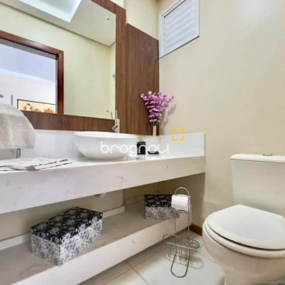 Cobertura com 258m², 3 quartos (sendo 1 suíte), 3 garagens, no bairro Estreito em Florianópolis