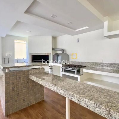 Cobertura com 258m², 3 quartos (sendo 1 suíte), 3 garagens, no bairro Estreito em Florianópolis
