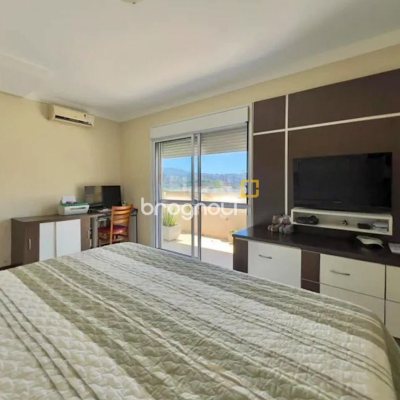 Cobertura com 258m², 3 quartos (sendo 1 suíte), 3 garagens, no bairro Estreito em Florianópolis