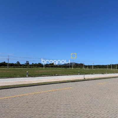 Terreno com 360m², no bairro São João do Rio Vermelho em Florianópolis