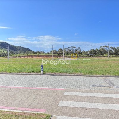 Terreno com 360m², no bairro São João do Rio Vermelho em Florianópolis
