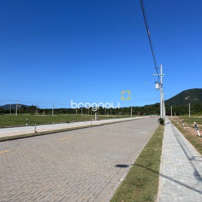 Terreno com 360m², no bairro São João do Rio Vermelho em Florianópolis