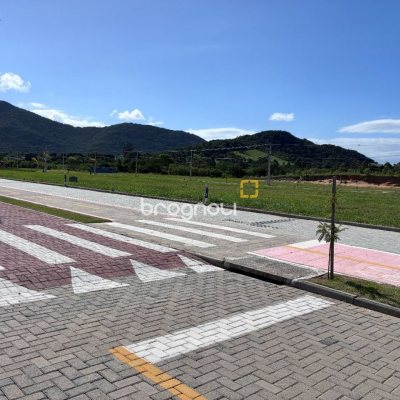 Terreno com 360m², no bairro São João do Rio Vermelho em Florianópolis